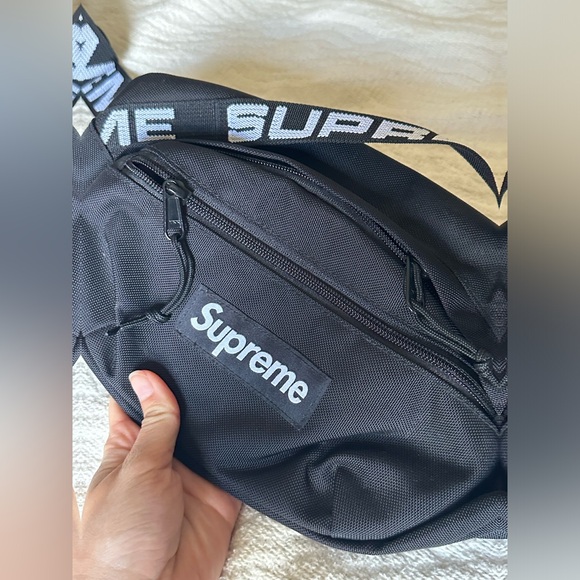 Supreme Men’s waist bag SS18 black - Picture 3 of 17